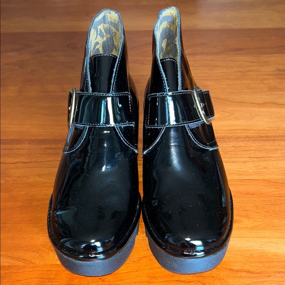 Fly London - Picture 2 of 8